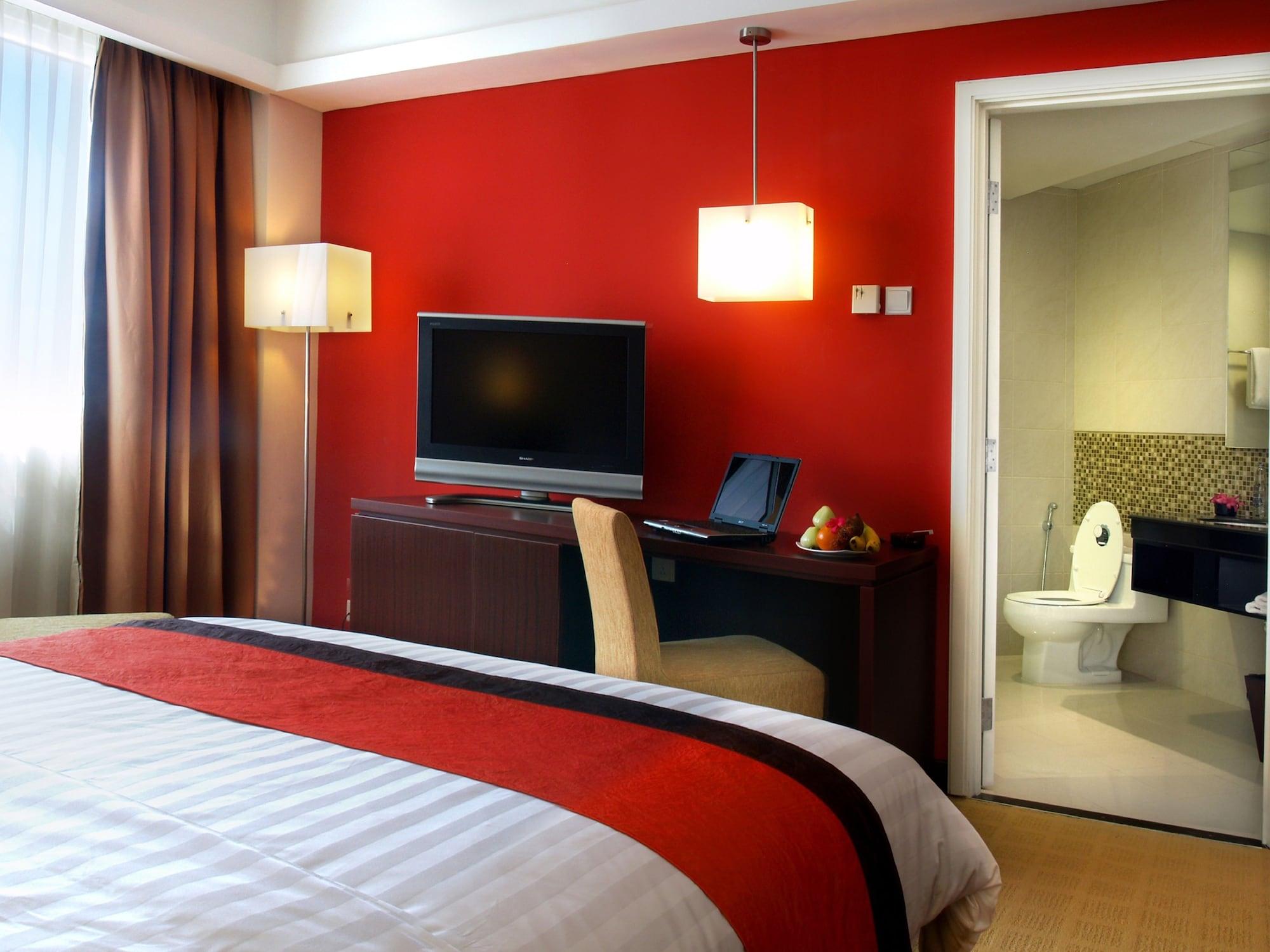Paragon & Residences Hotel 4*
