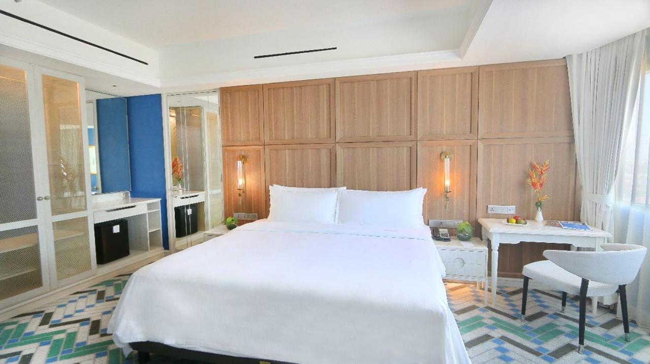 Hotel Paragon & Residences 4*