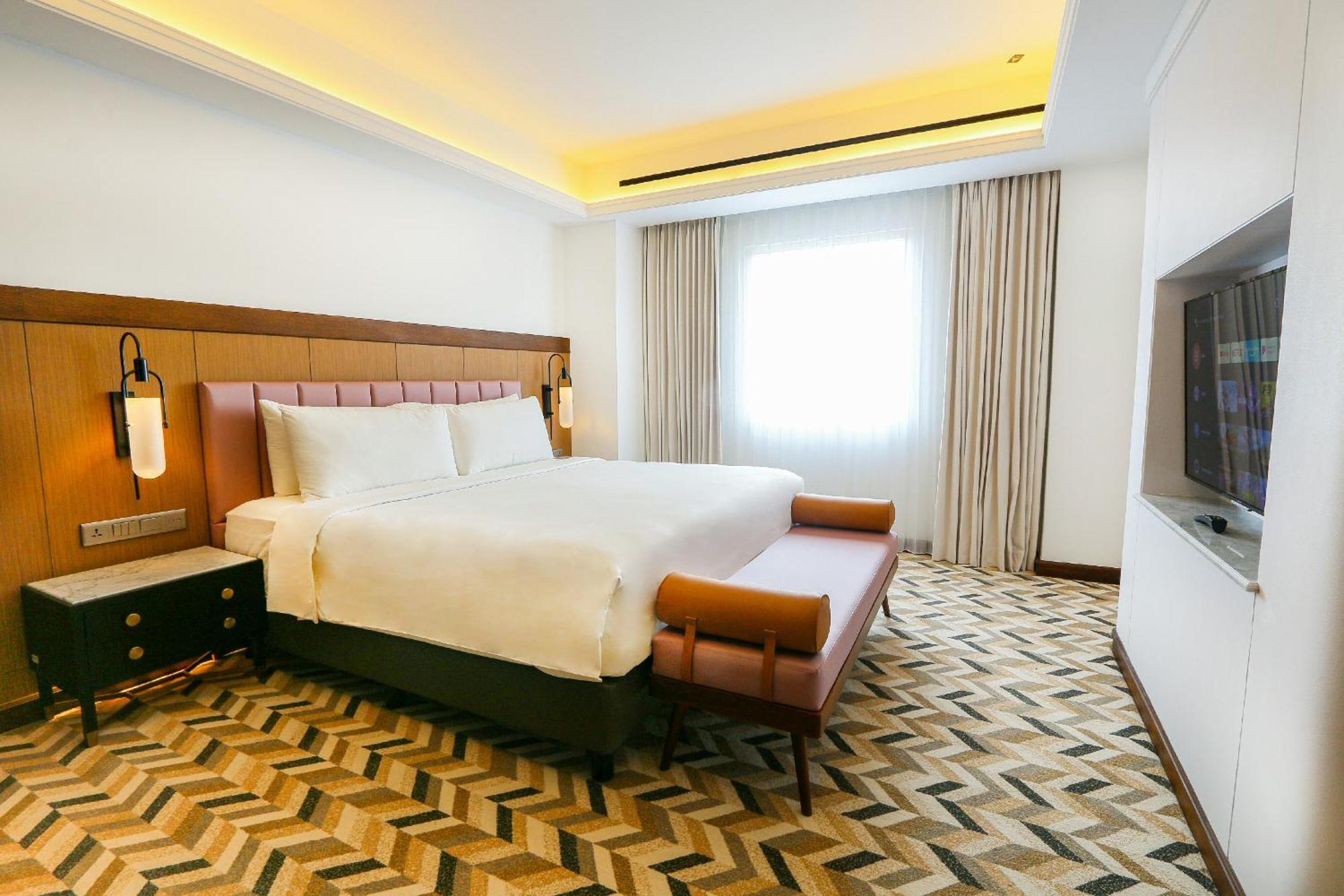 Hotel Paragon & Residences 4*